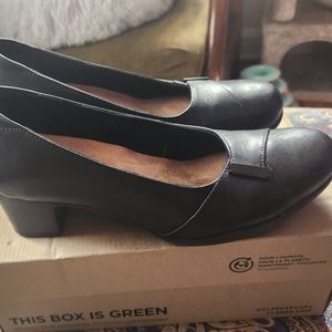 Clarks shoes size 8 almost new